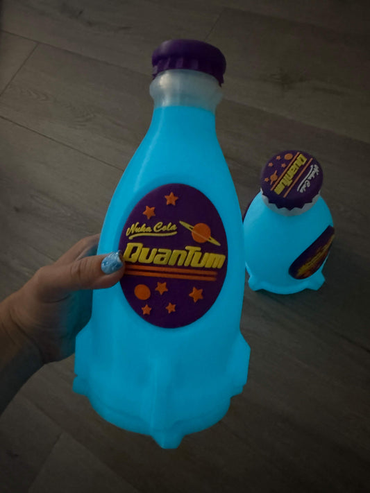 MTG Deck Box Nuka-Cola Quantum Bottle (Glow-In-The-Dark)