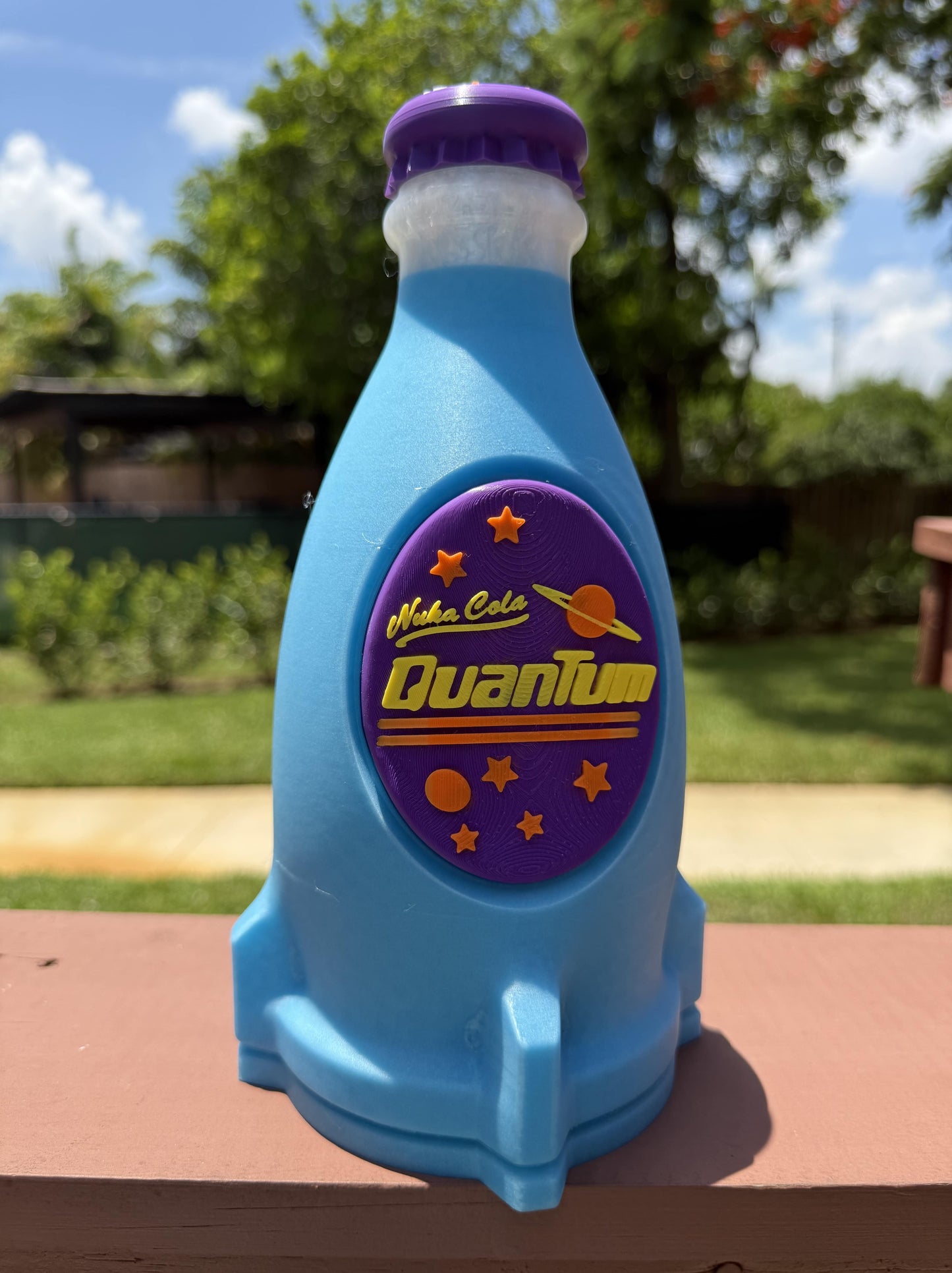 MTG Deck Box Nuka-Cola Quantum Bottle (Glow-In-The-Dark)